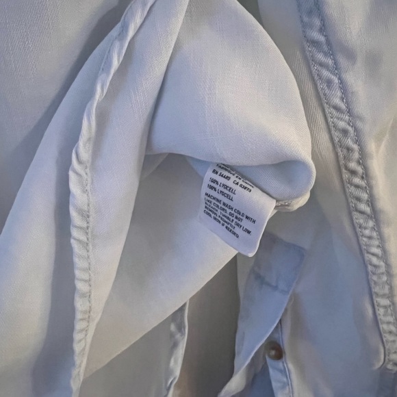 American Eagle Outfitters Light Blue Flowy Button Down Shirt - Picture 4 of 5